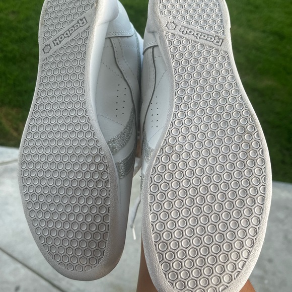 Reebok Size 7.5 Women’s White & Silver High Top - Picture 4 of 4